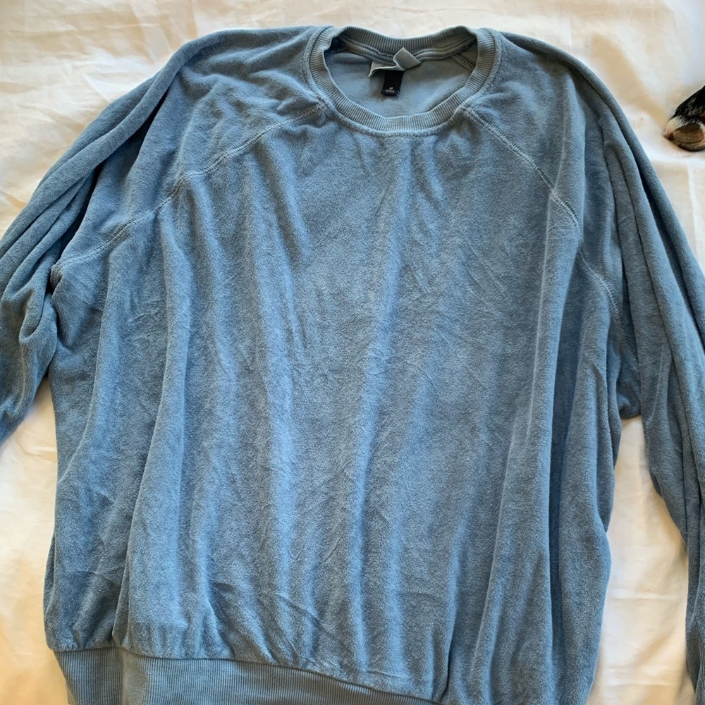 Universal Thread Pullover - Picture 3 of 6